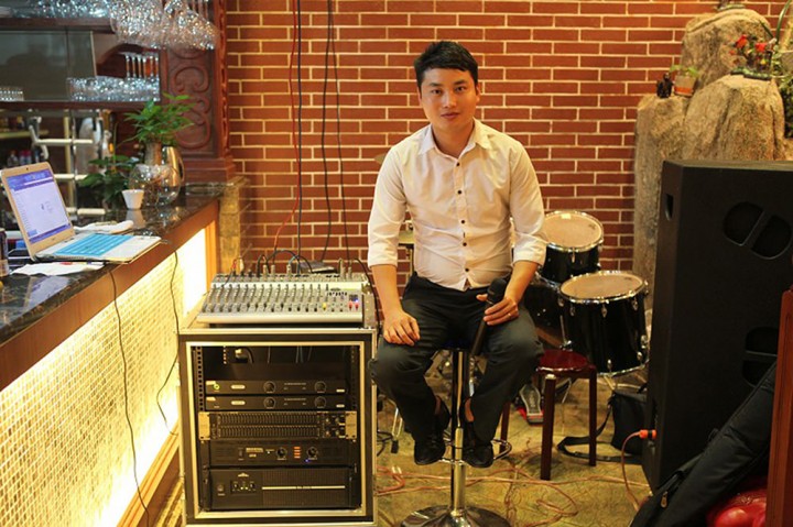 Portrait music shop owner Lin Fangxi. Image: Xia Donghai