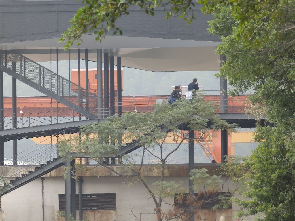 The newly built Value Factory Entrance Pavilion (designed by Doreen Liu) hovers above an existing structure housing a café during the biennale. The intermediate zone connects both layers as well as the factory grounds on the left and the road 20 meters above grade on the right.