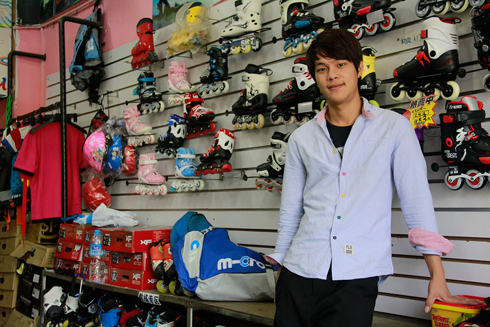 Portrait roller-skating shop owner Zheng Baojie. Image: Lin Fangxi