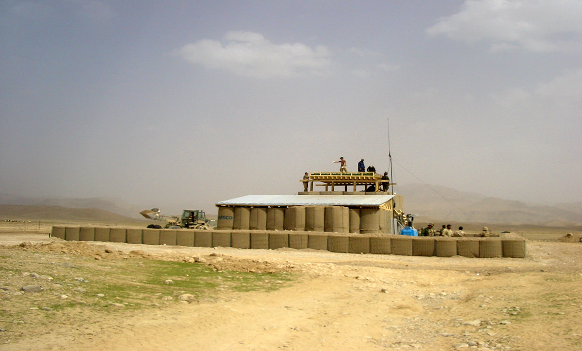 Observation Post (OPs) and Check Points (CP) are generally constructed as temporary structures, mostly by ISAF. In Uruzgan they are staffed by the private Armed Security Guards (ASG), the Afghan National Army (ANA), or the Afghan National Police (ANP). Unlike most other military bases constructed, the Dutch PRT erected OP DIZAK as a vernacular typology. They did so to ensure a sustainable legacy of the base when it is being transferred to local security forces post the ISAF withdrawal from Uruzgan in 2015.